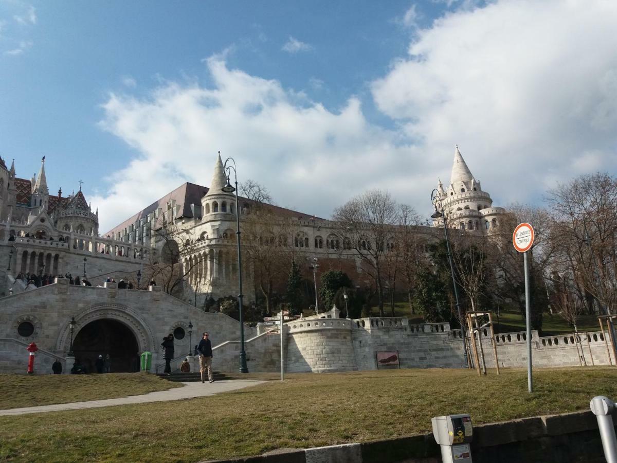 Апартаменти Castle Base *